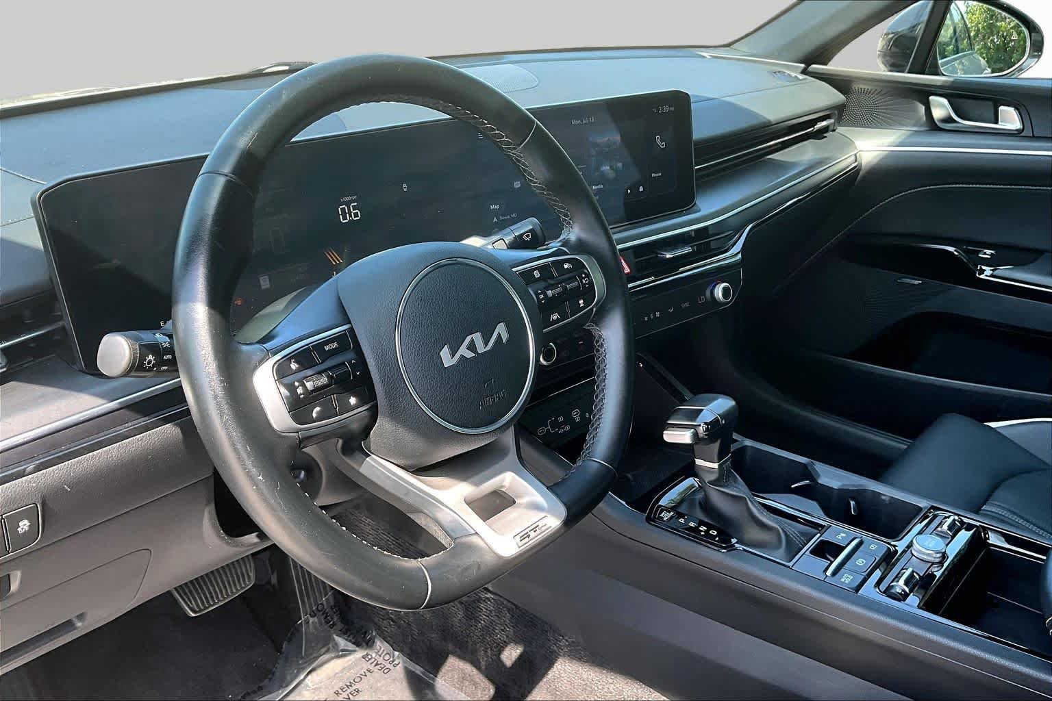 Used 2025 Wolf Gray Kia GT-Line image 18