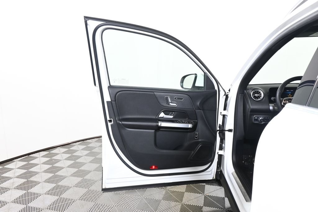 Used 2023 Polar White Mercedes-Benz GLB 250 image 28