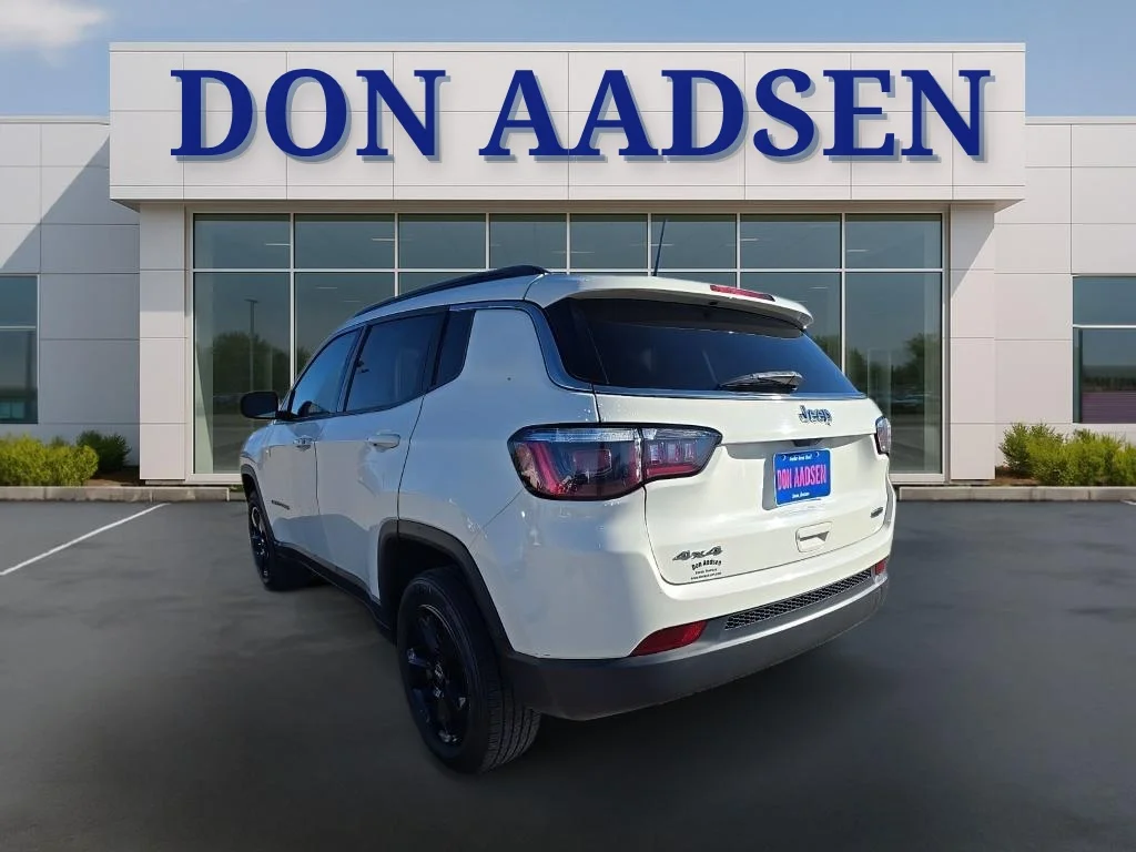 Used 2020 White Clearcoat Jeep Latitude image 5