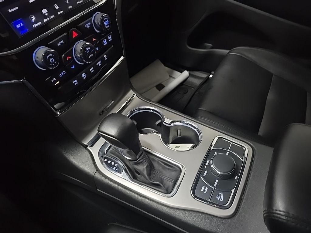 Used 2020 Gray Jeep Limited image 28