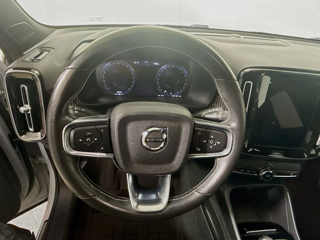 Used 2021 Glacier Silver Metallic Volvo R-Design image 12