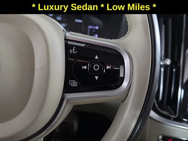 Used 2019 Black / Stone Volvo T5 Momentum image 14