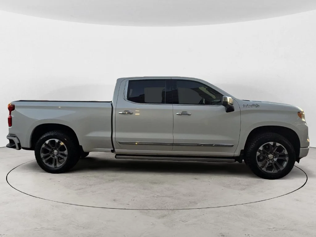 Used 2025 Beige Chevrolet High Country image 7