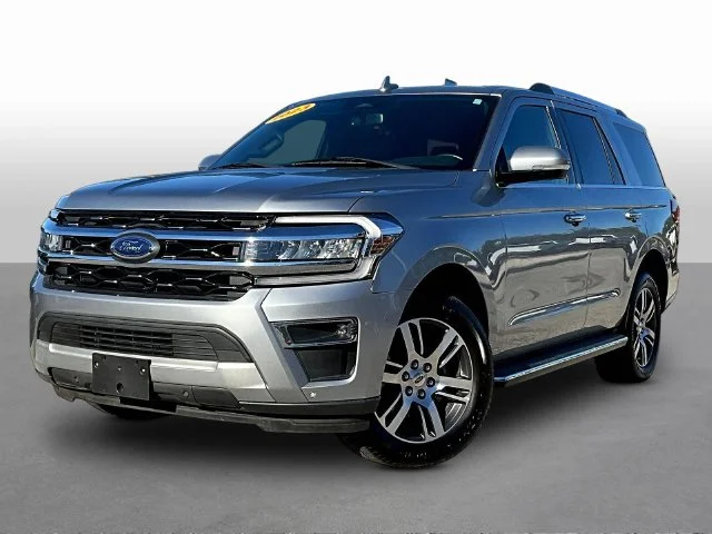 Used 2023 Silver Ford Limited image 3