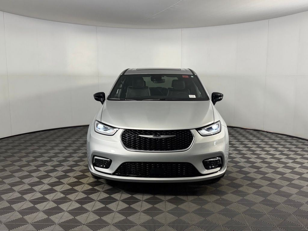 Used 2026 Silver Chrysler Limited image 7