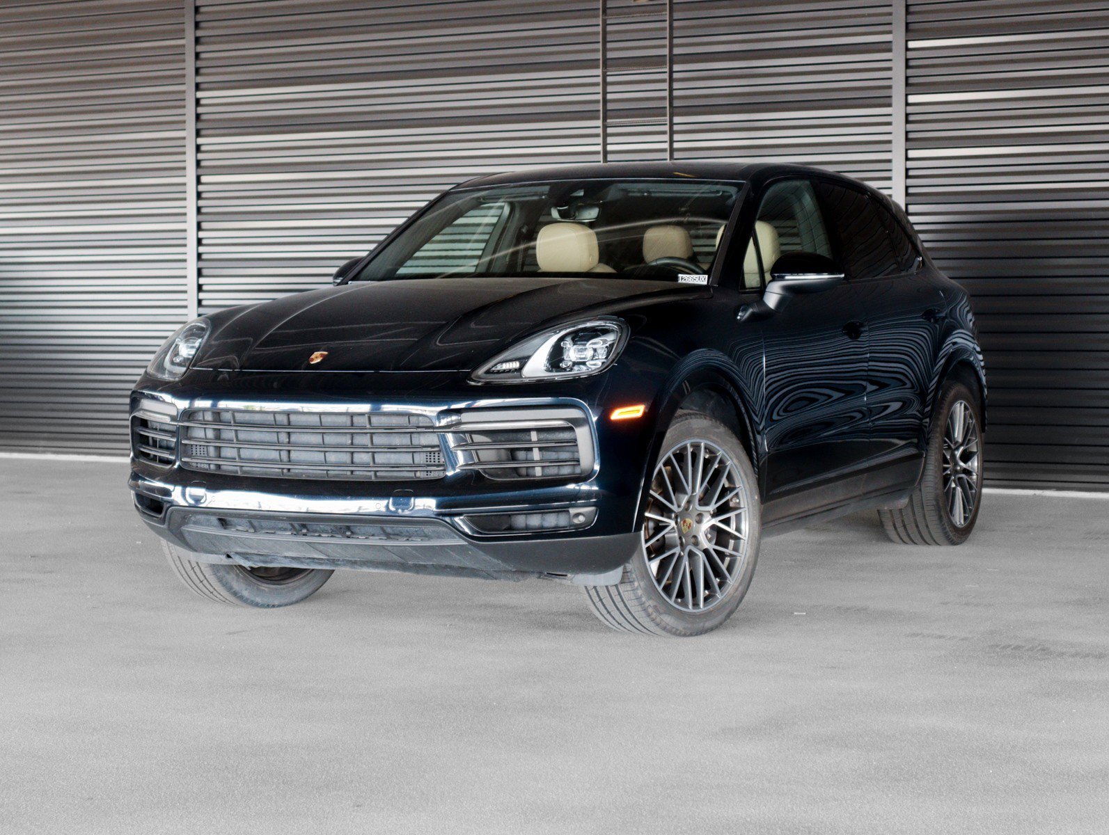 2023 Porsche Cayenne Platinum Edition's photo
