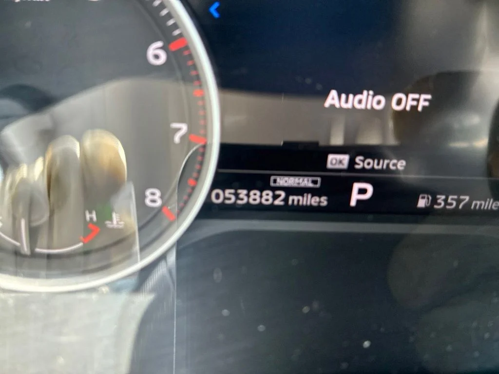 Used 2024 Silver Mitsubishi SE image 15