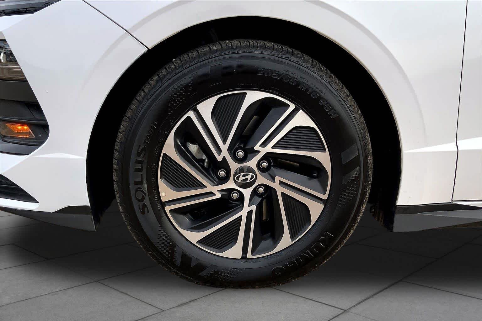 Used 2026 Serenity White Hyundai Blue image 11