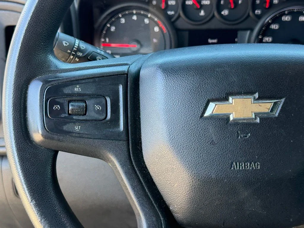 Used 2019 Red Chevrolet Custom image 16