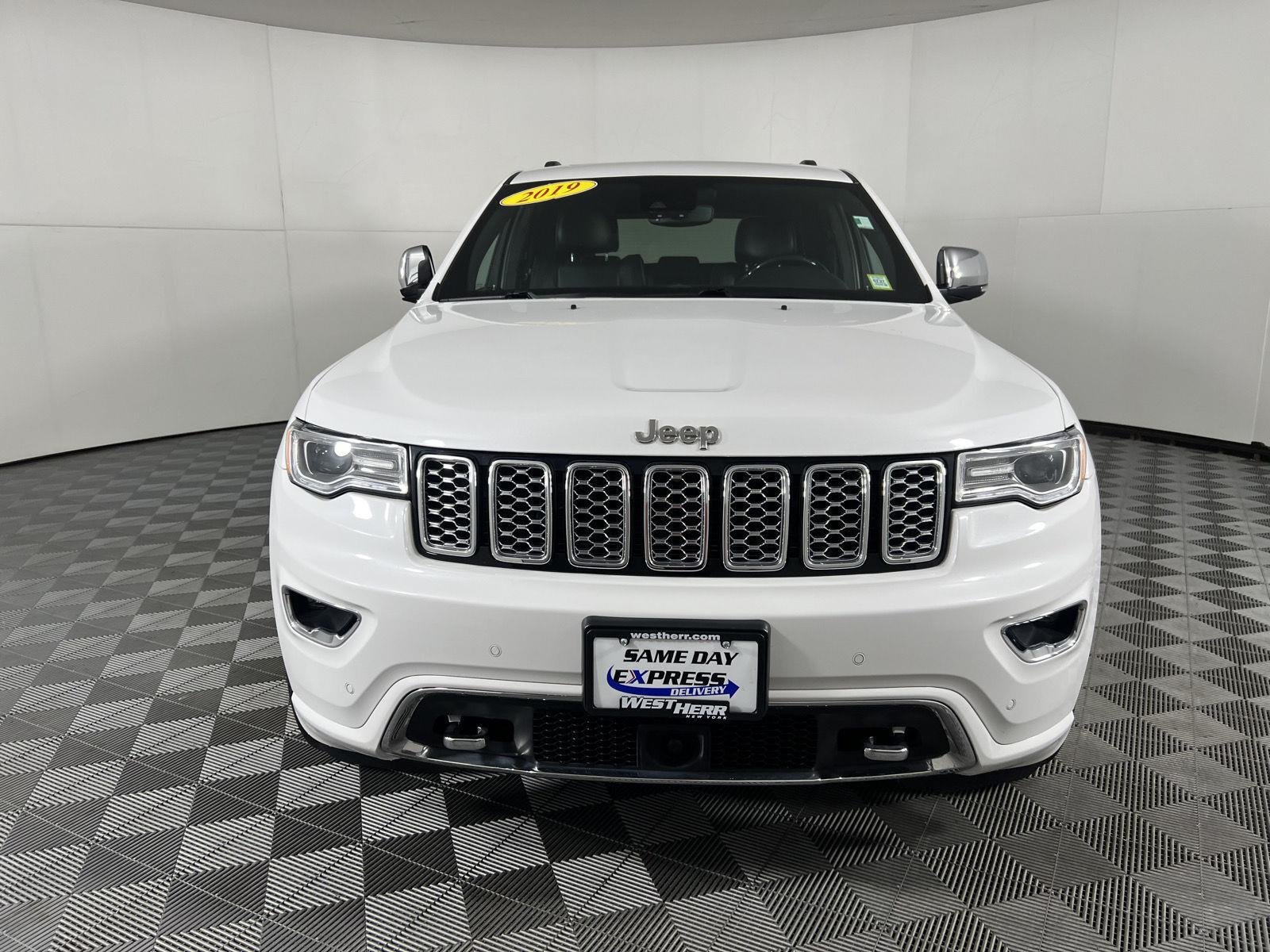 Used 2019 Ivory 3-Coat Jeep Overland image 30