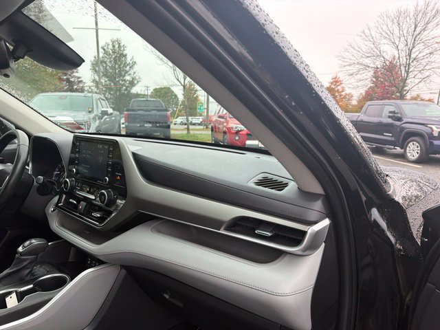 Used 2022 Midnight Black Metallic Toyota XLE image 25