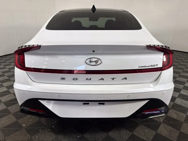 Used 2020 Quartz Hyundai Limited image 22