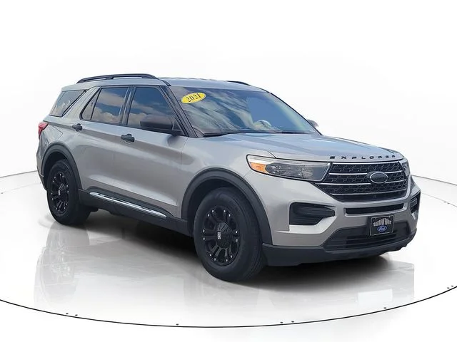 Used 2021 Silver Ford XLT image 3