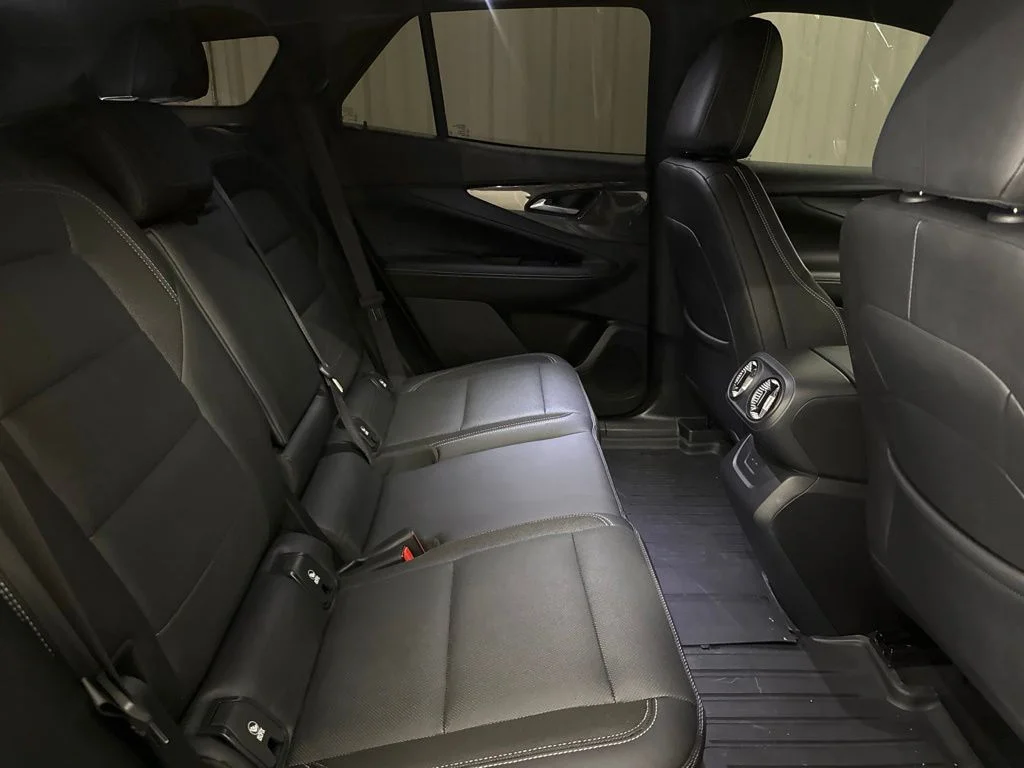 Used 2024 Summit White Chevrolet LT image 17