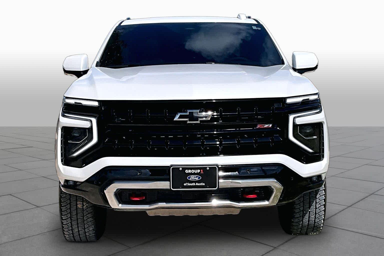 Used 2025 Iridescent Pearl Tricoat Chevrolet Z71 image 4