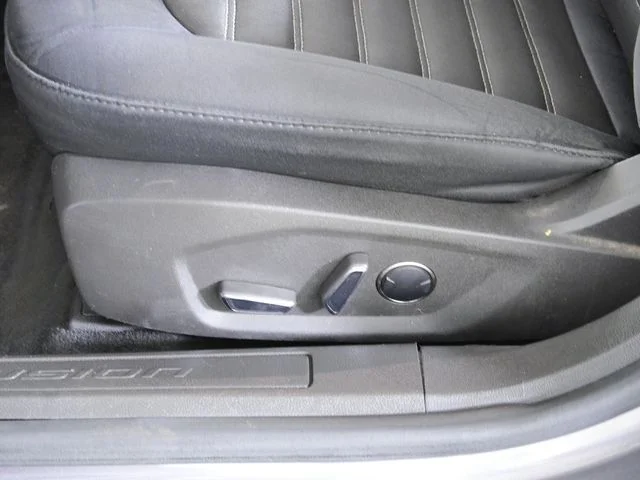 Used 2013 Gray Ford SE image 22
