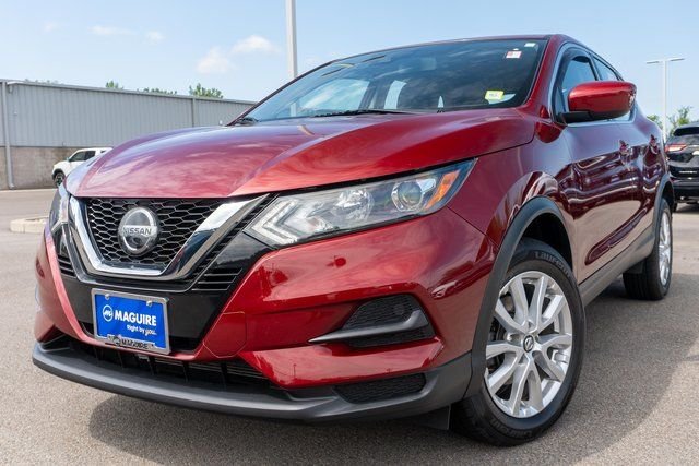 Used 2022 Red Nissan S image 1