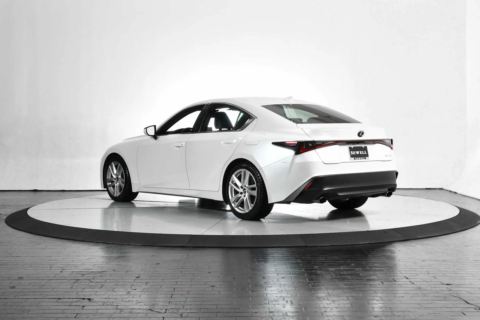 Certified Used 2021 Eminent White Pearl Lexus  image 4