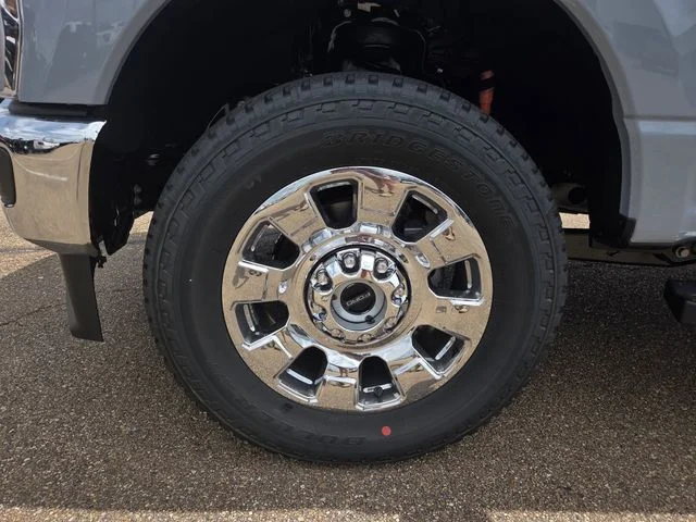 New 2026 Glacier Gray Metallic Tri-Coat Ford F-250® Lariat® image 42