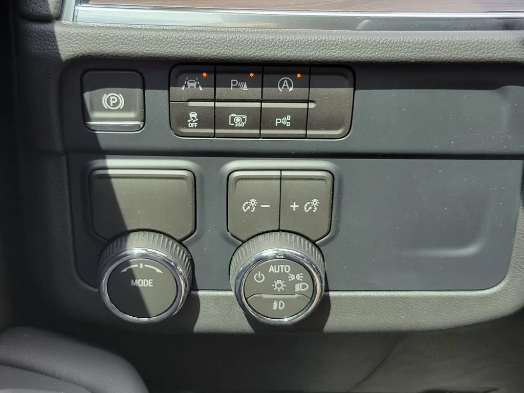 2026 Chevrolet Suburban Premier - Photo 29