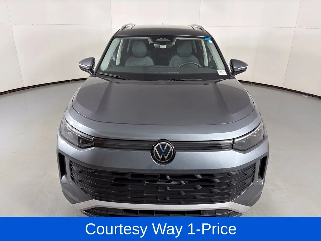 Used 2025 Gray Volkswagen 2.0T SE image 4