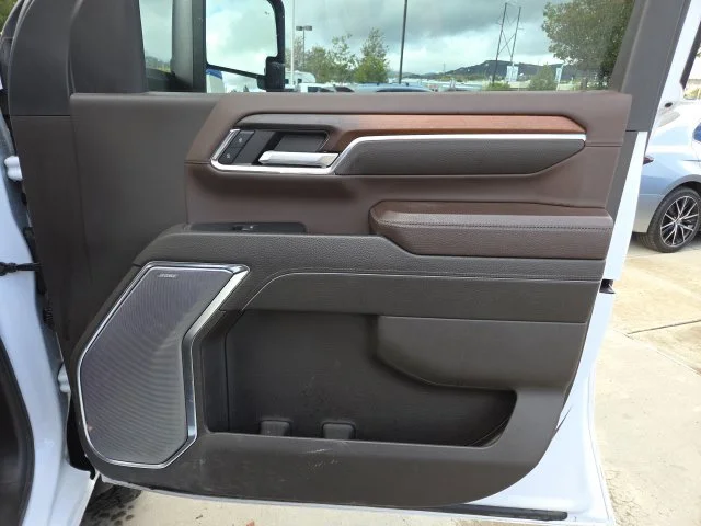 Used 2024 White GMC Denali image 25