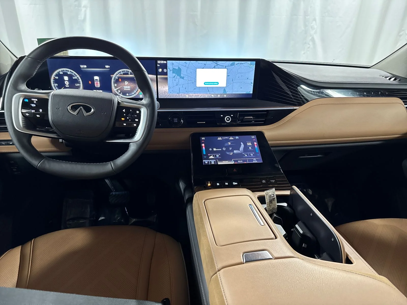Certified Used 2025 Black INFINITI LUXE image 4