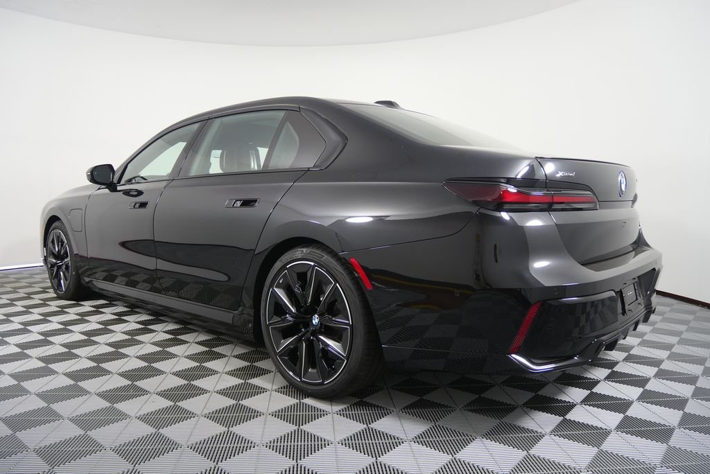 2026 BMW 7 Series 750e - Photo 6