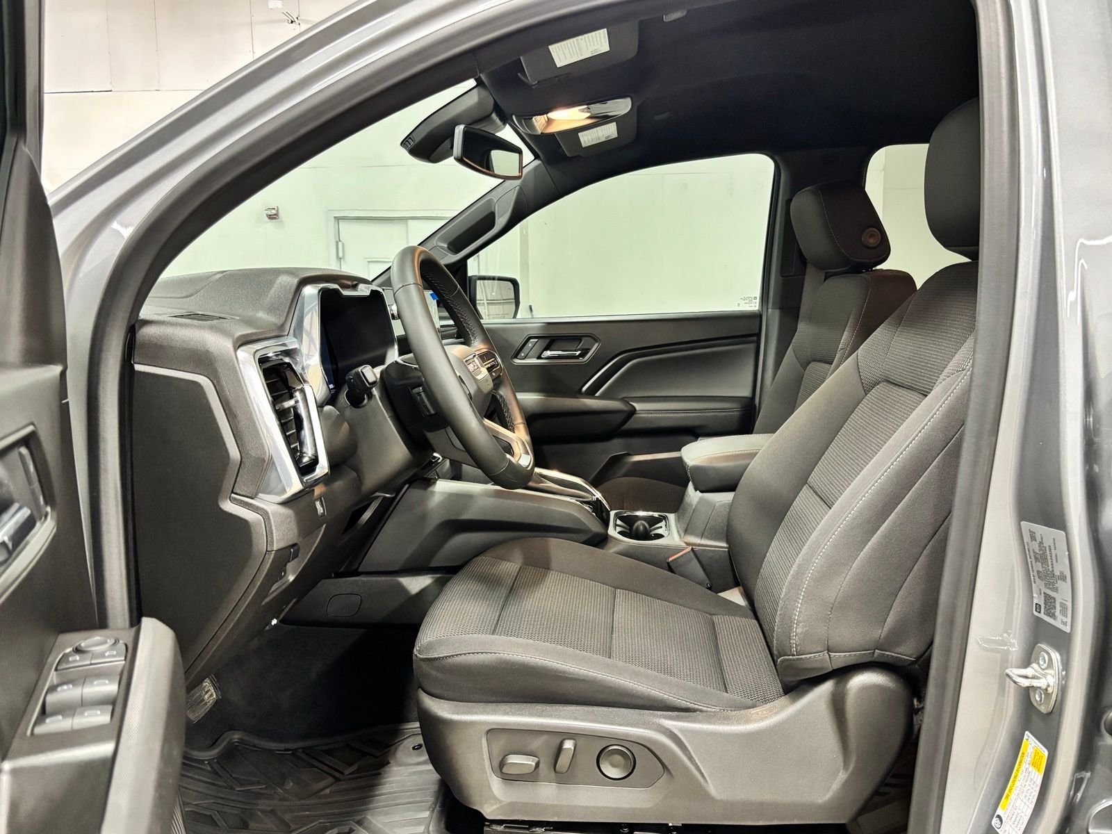 Used 2025 Silver GMC Elevation image 16