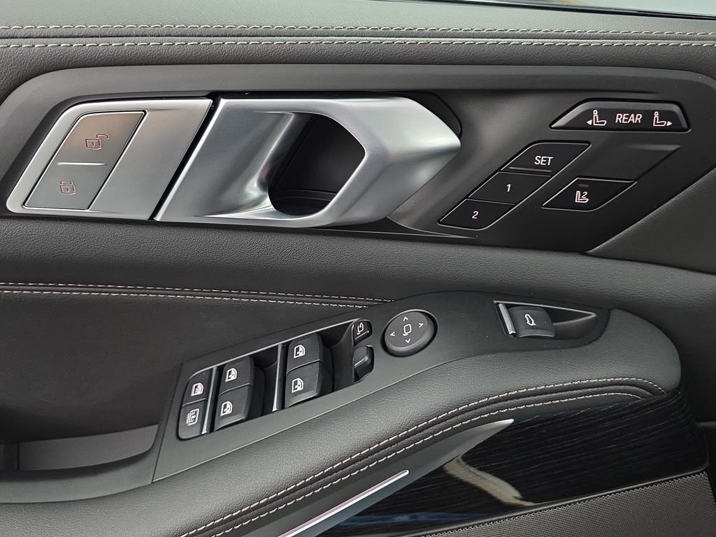 New 2027 Brooklyn Grey Metallic BMW xDrive40i image 28