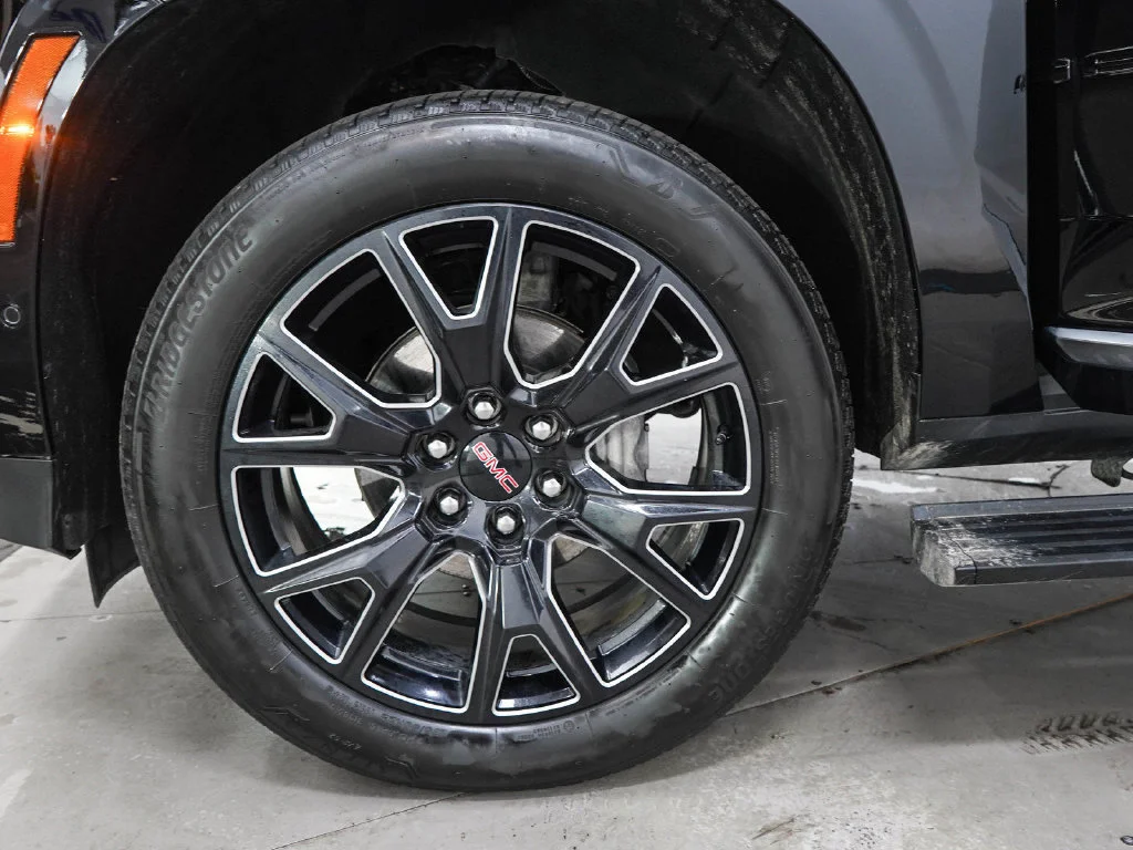 Used 2025 Onyx Black GMC Denali image 32