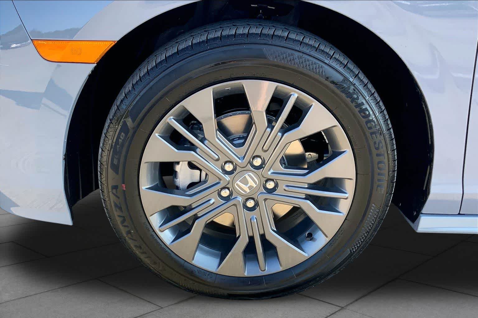 New 2027 Sonic Gray Pearl Honda Touring image 12