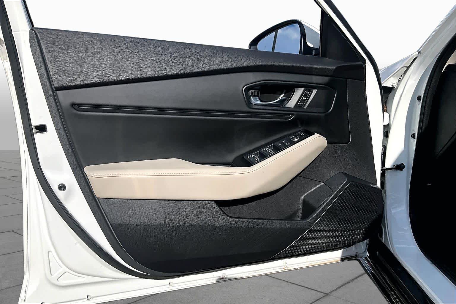 Used 2023 Platinum White Pearl Honda Touring image 22