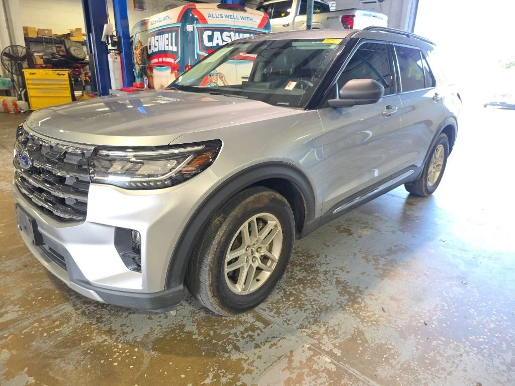Used 2025 Silver Ford Active image 2