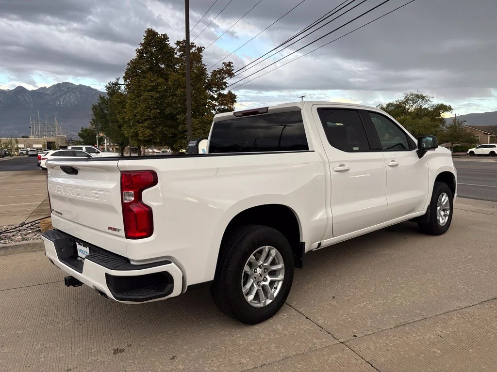 Used 2022 White Chevrolet RST image 4