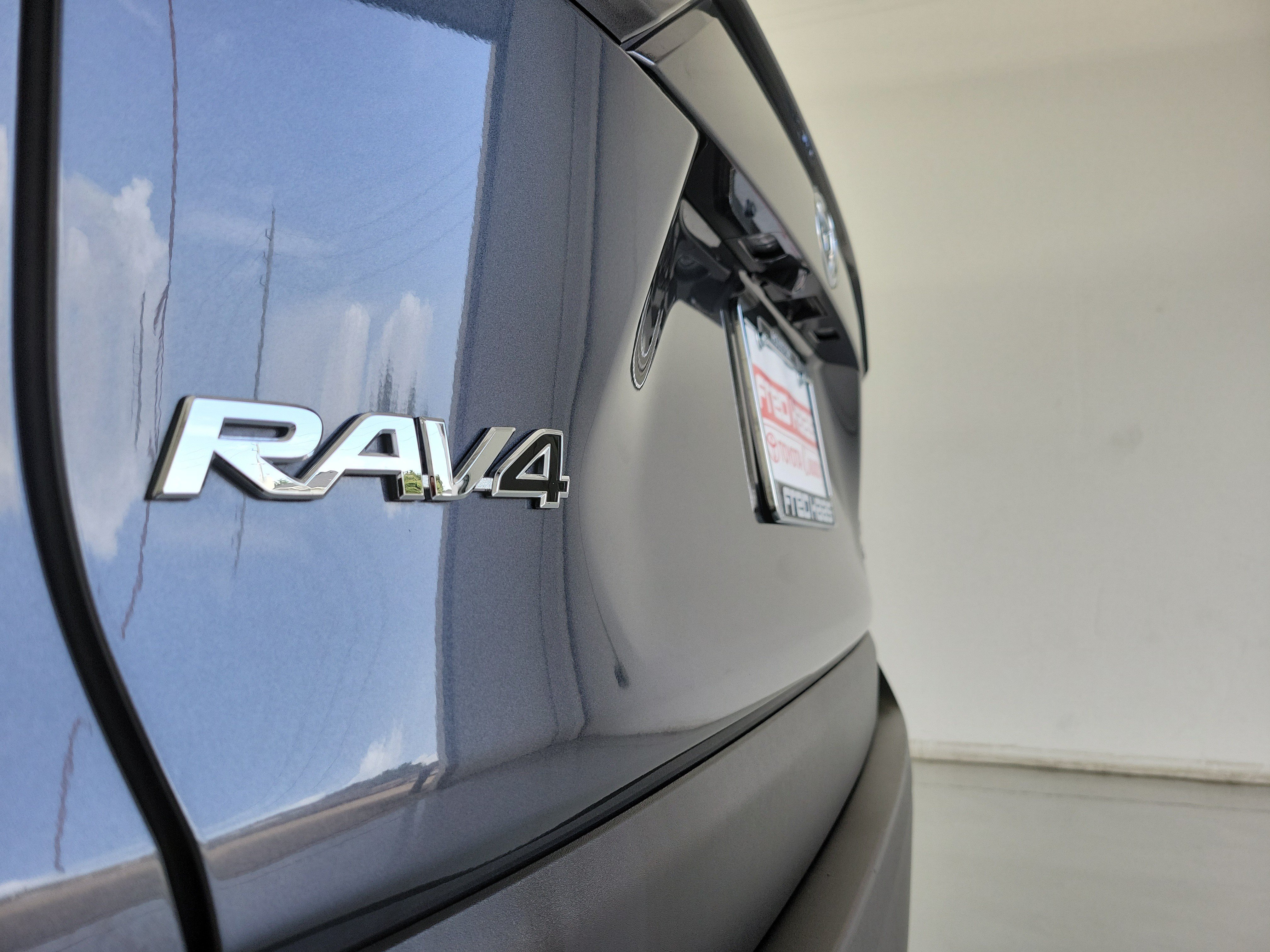 Used 2025 Magnetic Gray Metallic Toyota XLE Premium image 9
