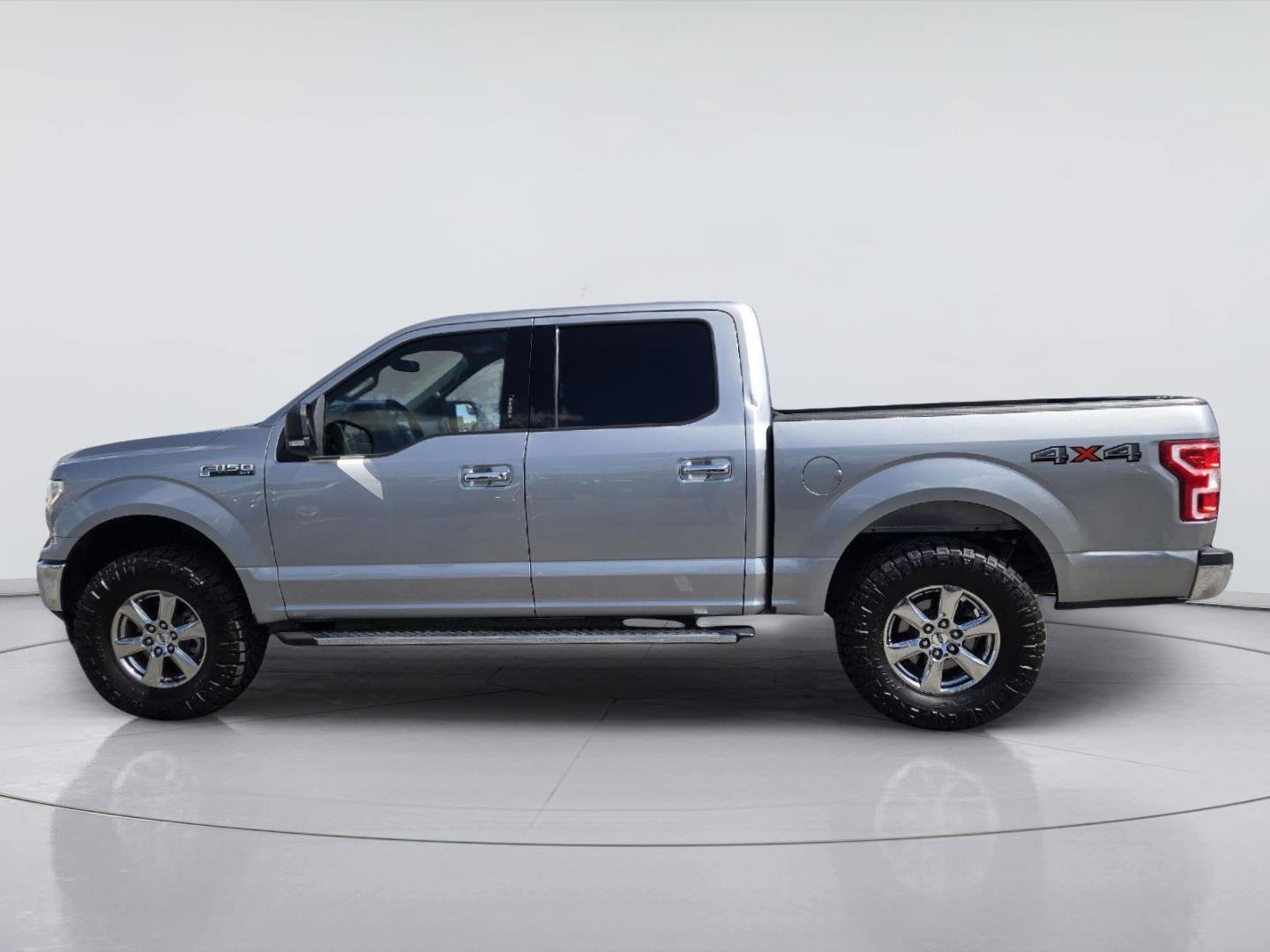 Used 2020 Iconic Silver Ford XLT image 3