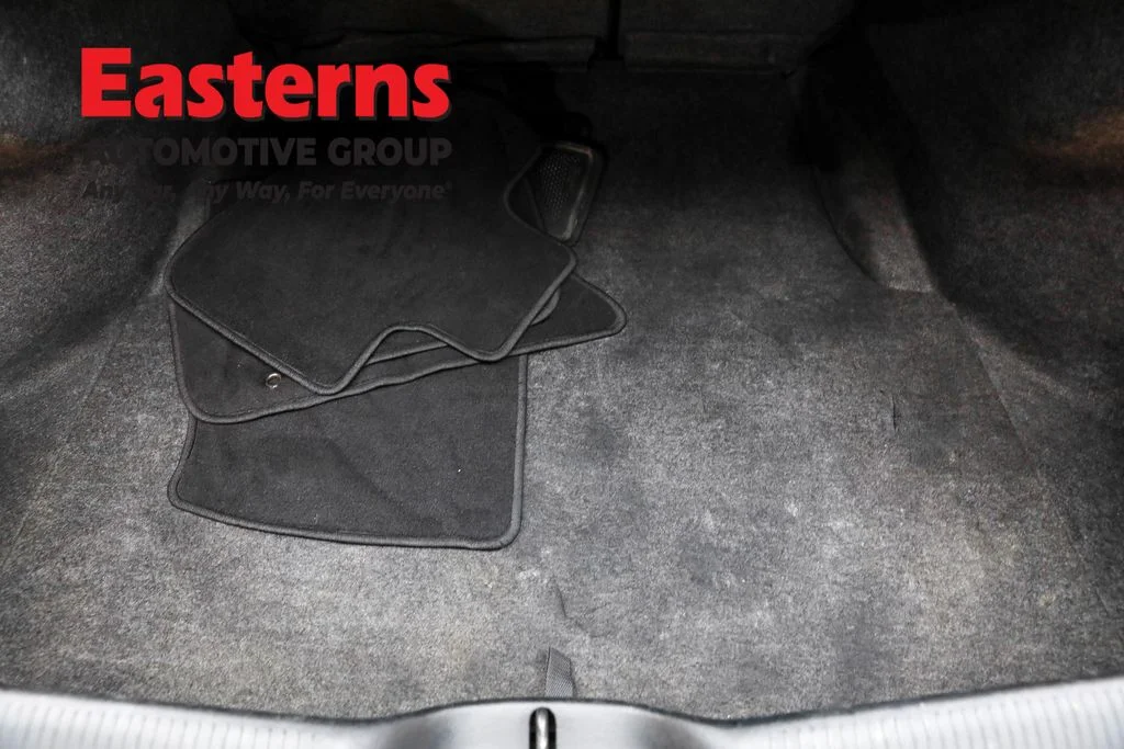Used 2022 Silver Dodge SXT image 9