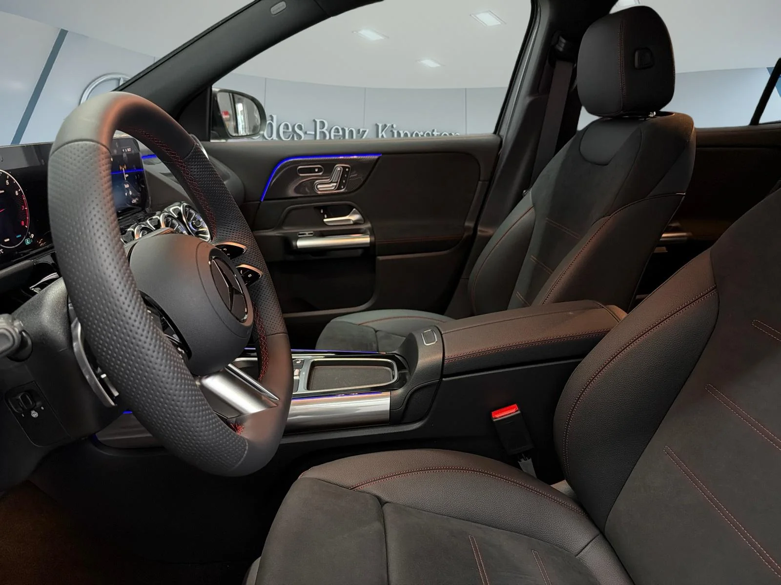 Used 2026 Grey Mercedes-Benz GLA 250 4MATIC SUV image 4