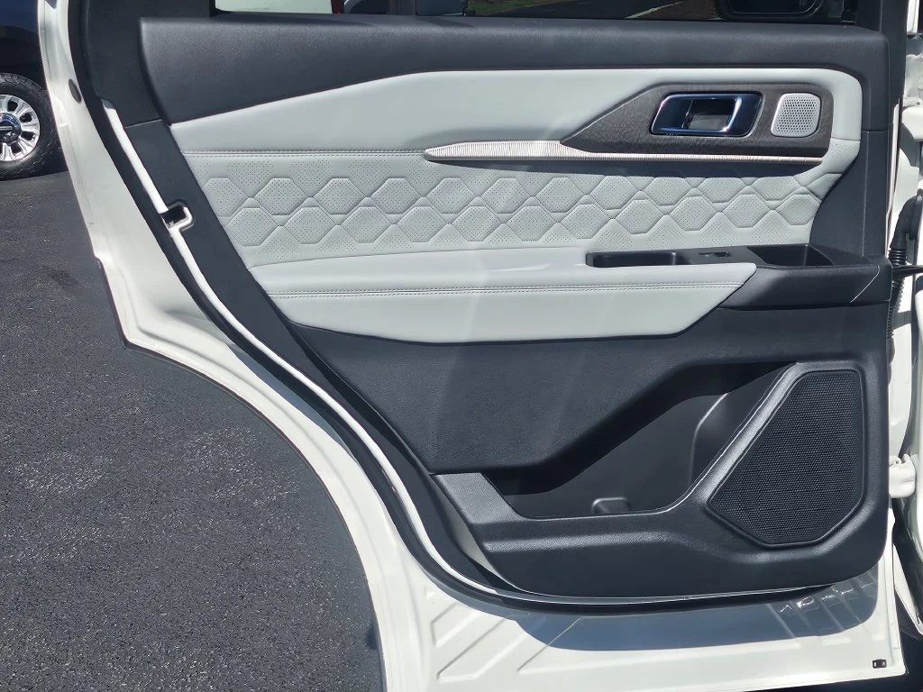 New 2027 Star White Metallic Tri-Coat Ford Platinum™ image 37