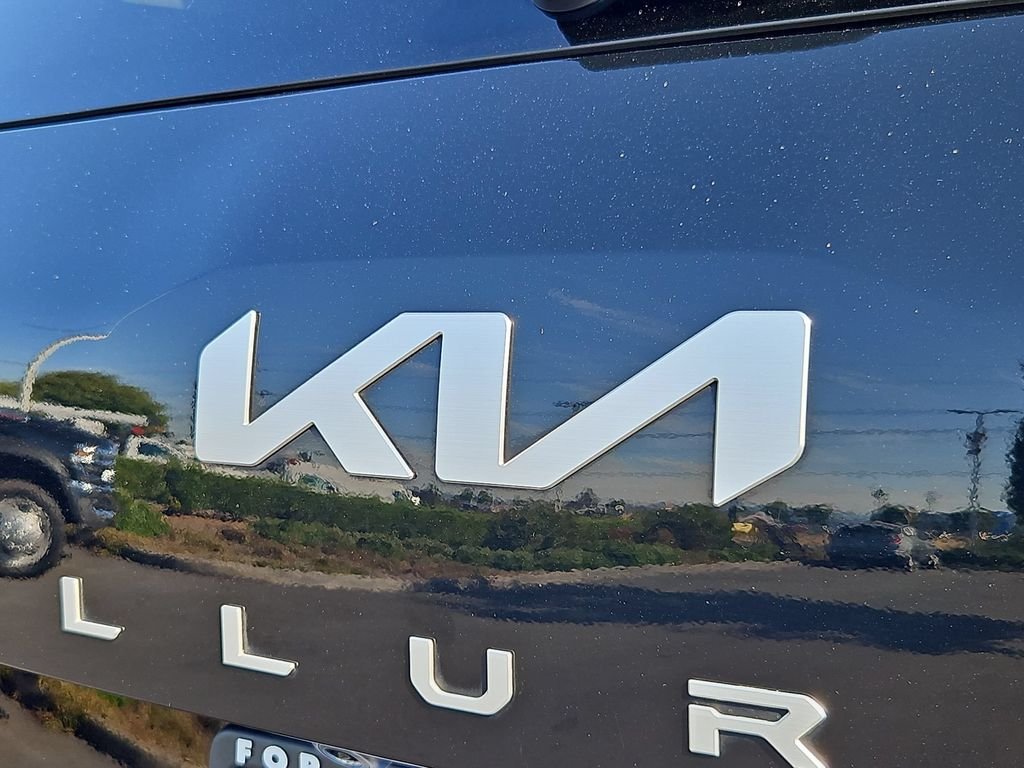 Used 2024 Black Kia S image 25