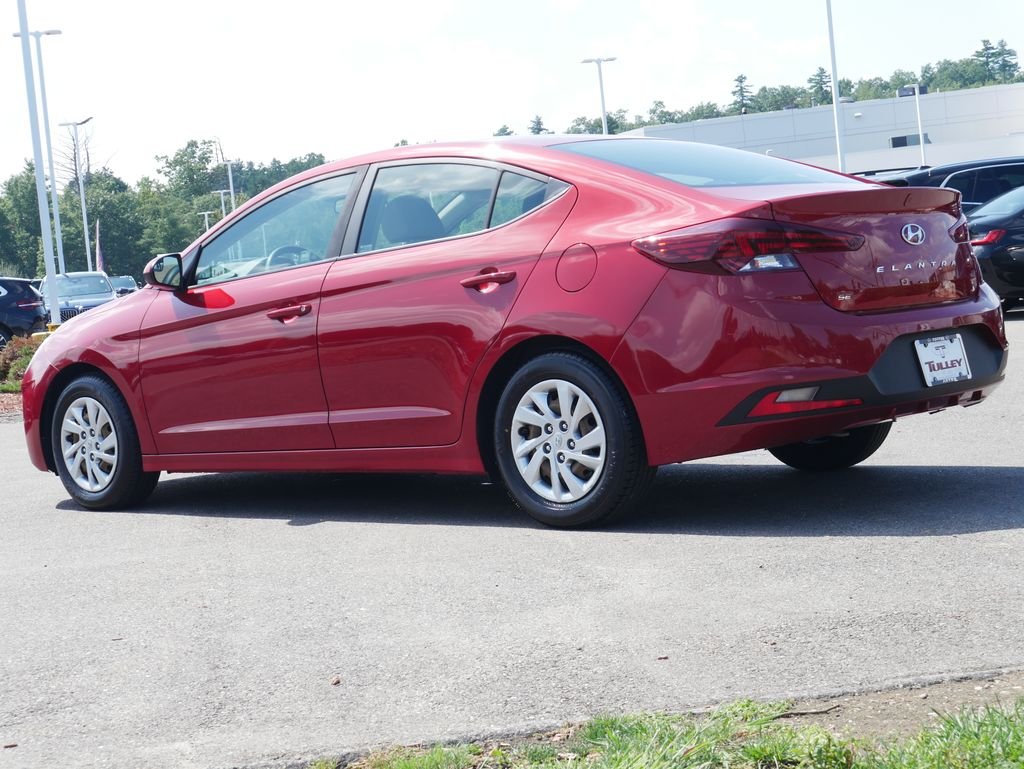 Used 2019 Red Hyundai SE image 5