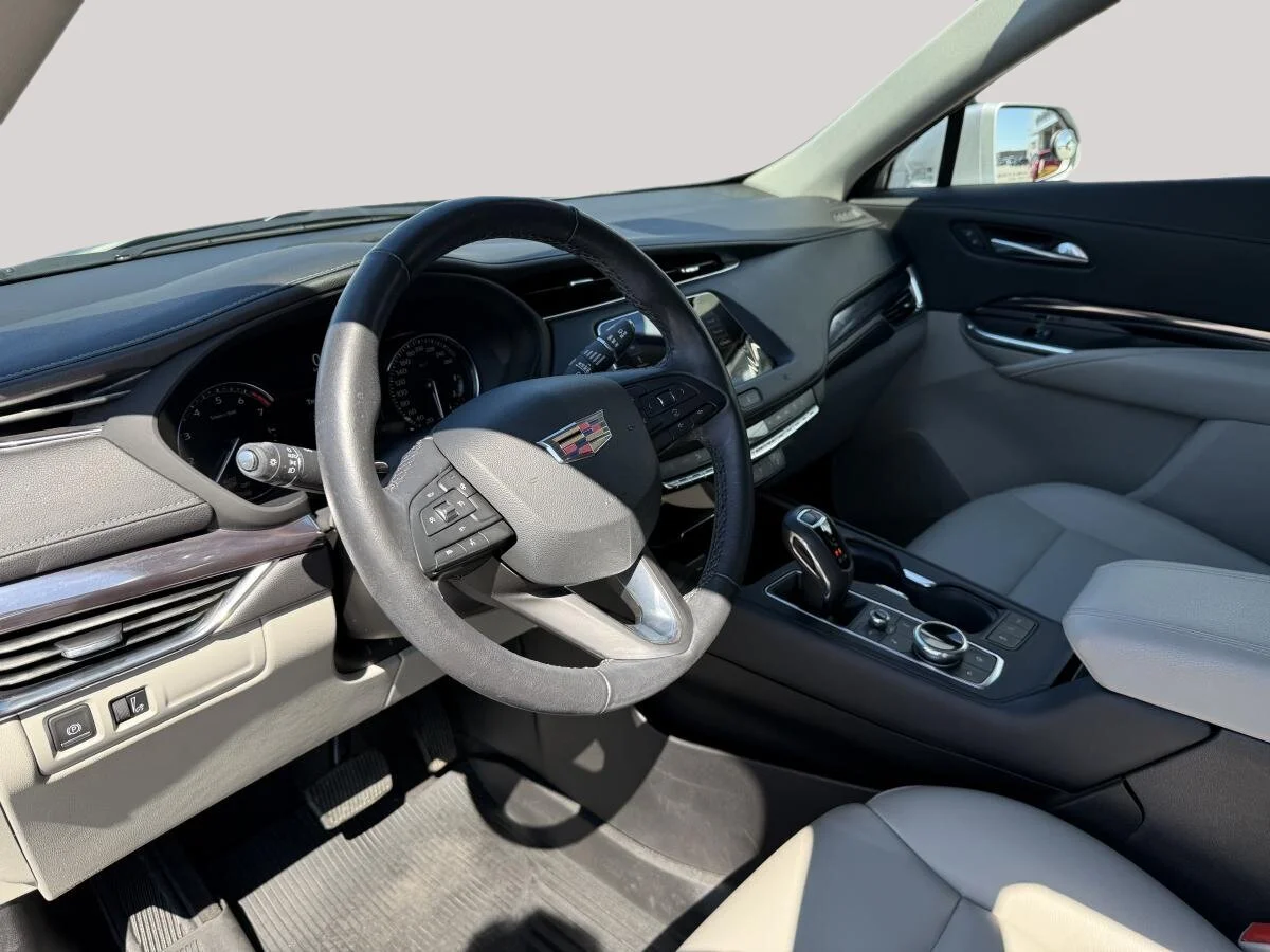 Used 2019 Silver Cadillac Luxury Fwd image 13