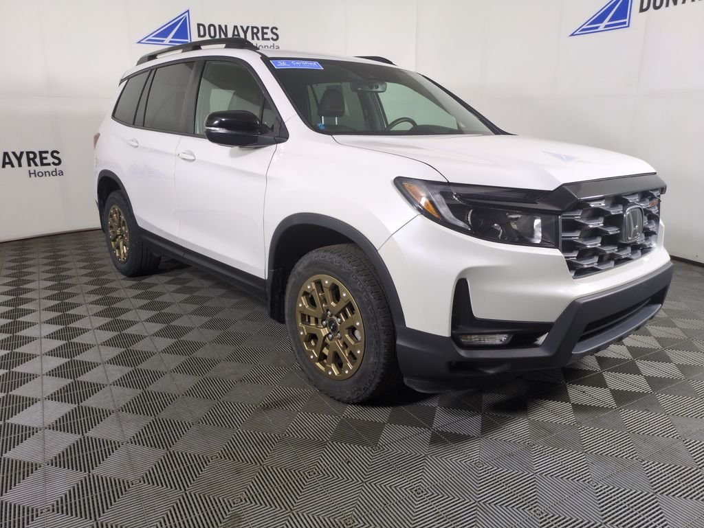 Certified Used 2023 Platinum White Pearl Honda TrailSport image 11