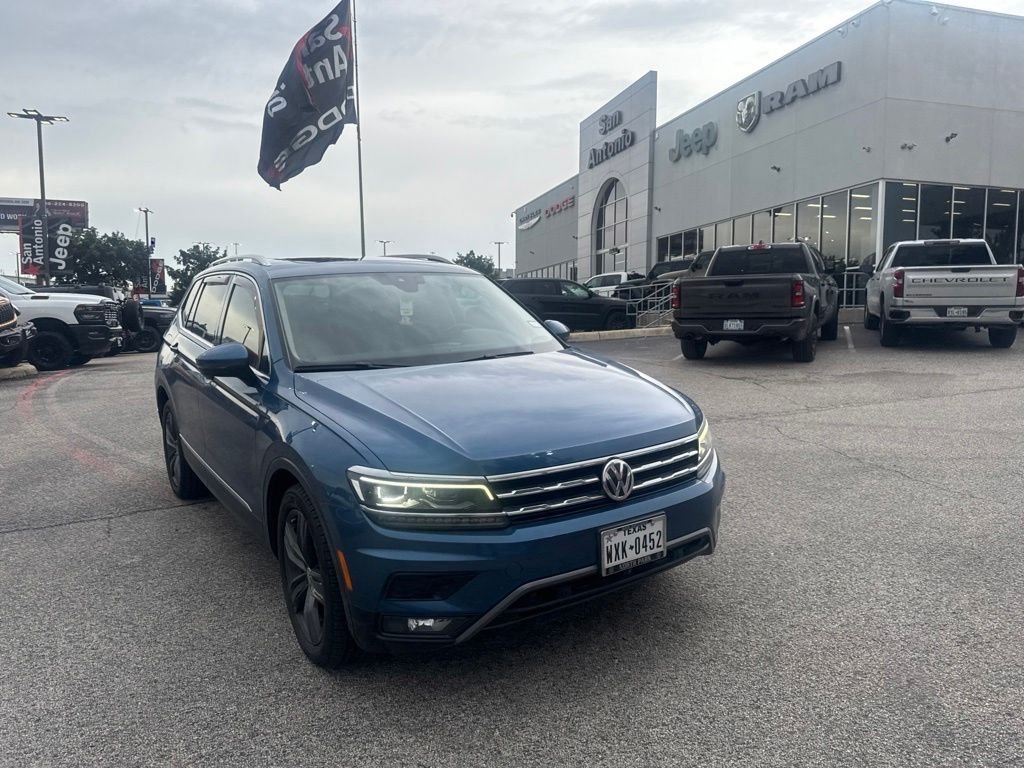 Used 2018 Blue Volkswagen 2.0T SEL Premium image 12