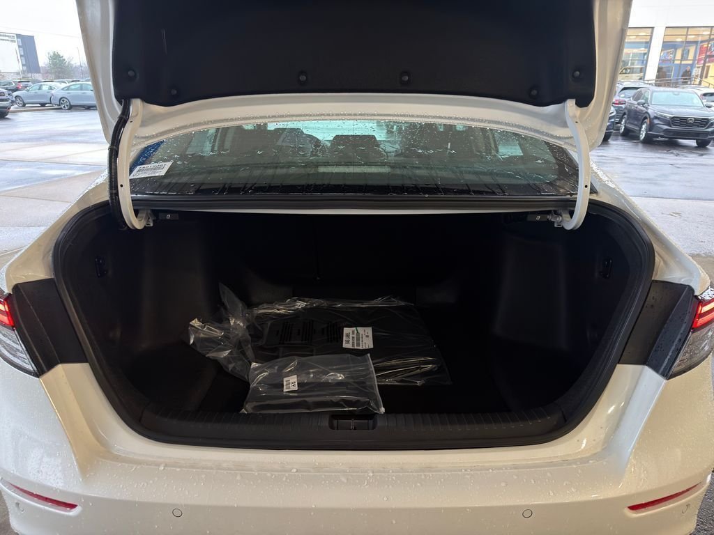 Used 2026 White Honda EX-L image 21