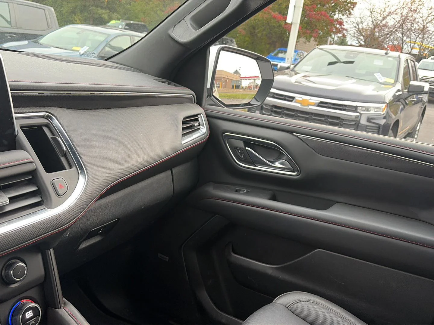 Used 2023 Wh Chevrolet  image 21