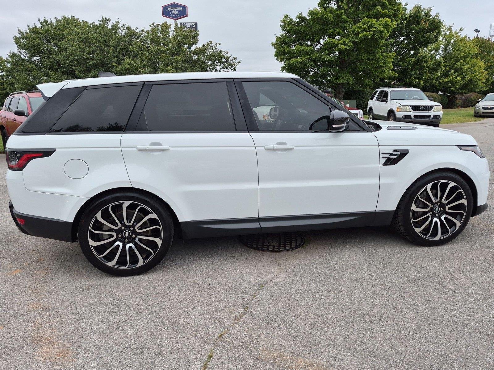 Used 2018 Fuji White Land Rover SE image 6