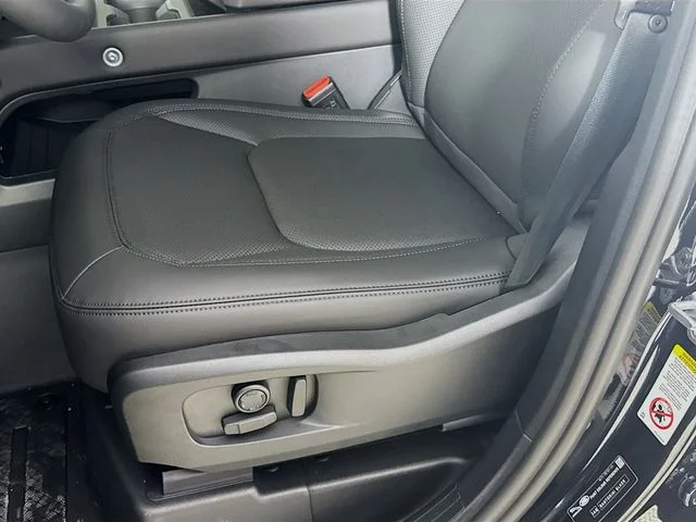 Used 2025 Black Land Rover S image 22