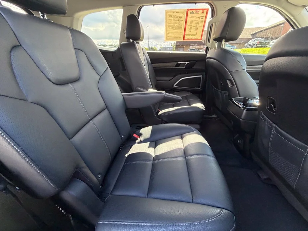 Used 2022 Black Kia EX image 38